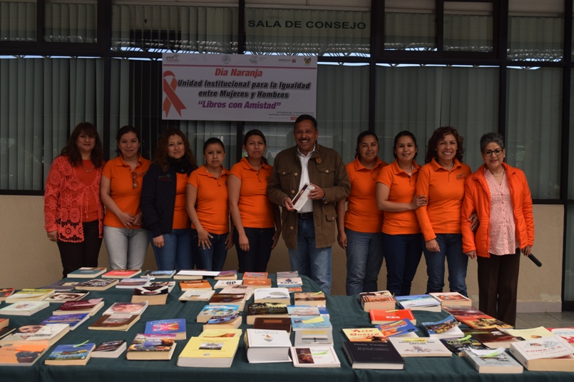 UTVM CELEBRA INTERCAMBIA LIBROS CON AMISTAD