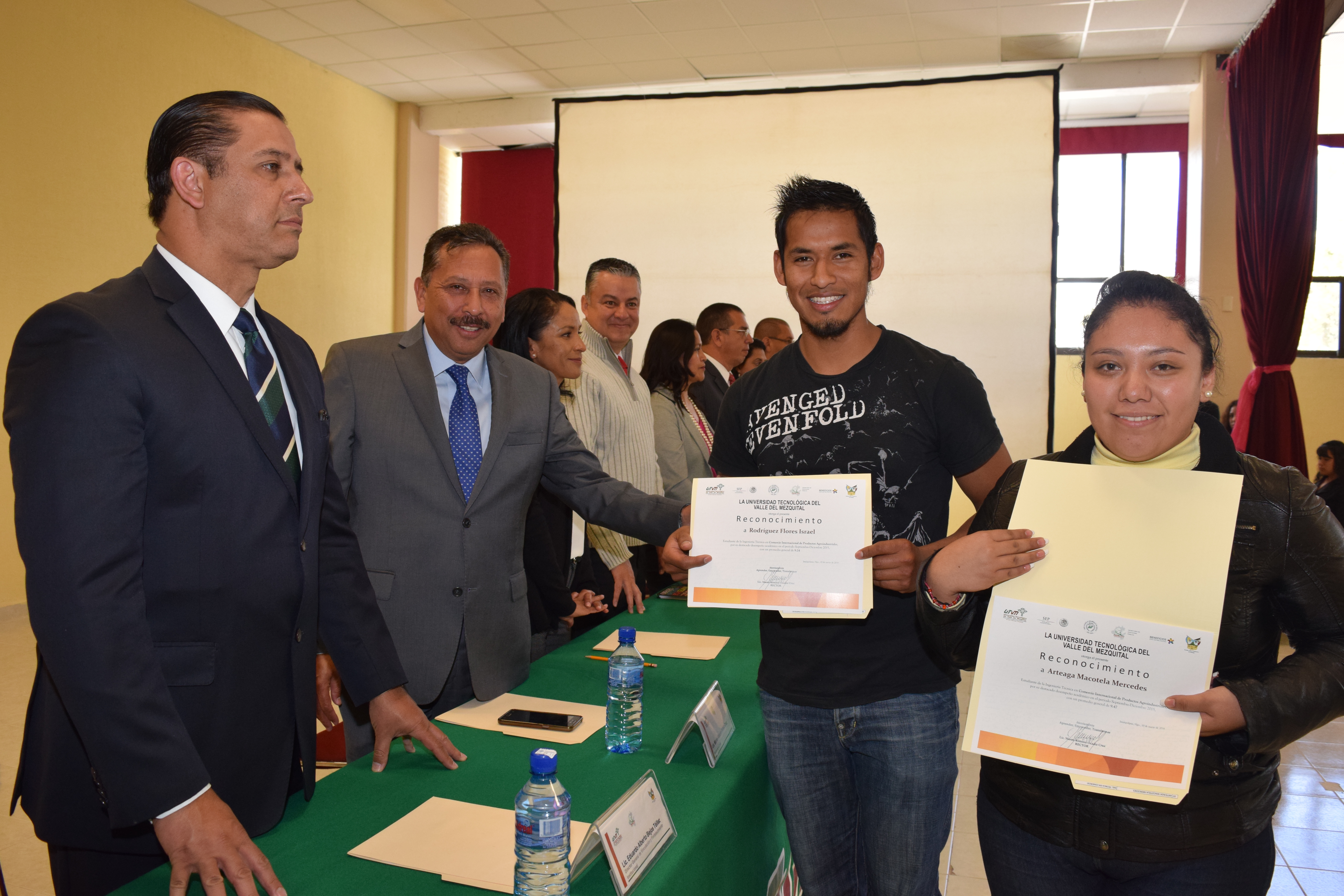 UTVM RECONOCE ESTUDIANTES DESTACADOS