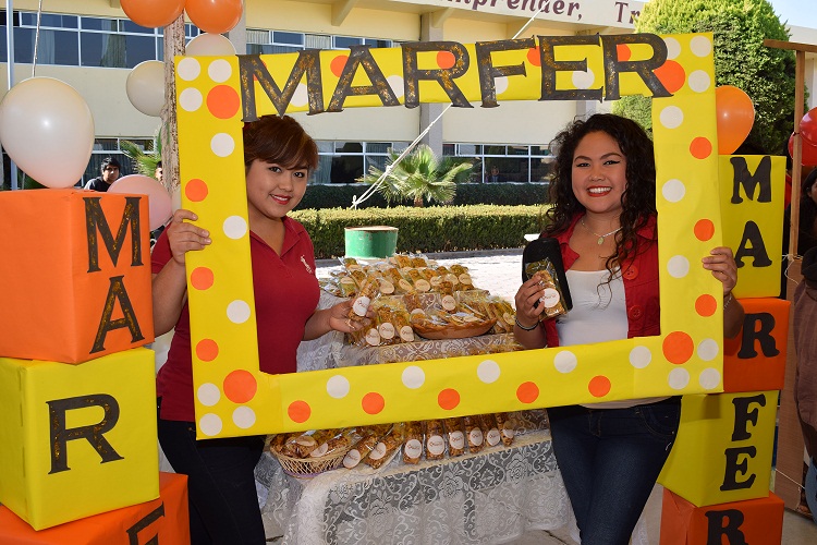 ESTUDIANTES PRESENTAN PROYECTOS DE COMERCIALIZACIÓN